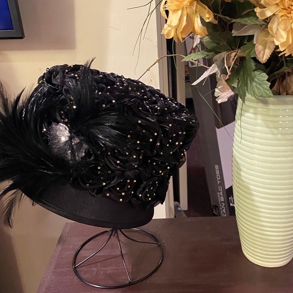 Ladies Hat - Picture 1 of 7